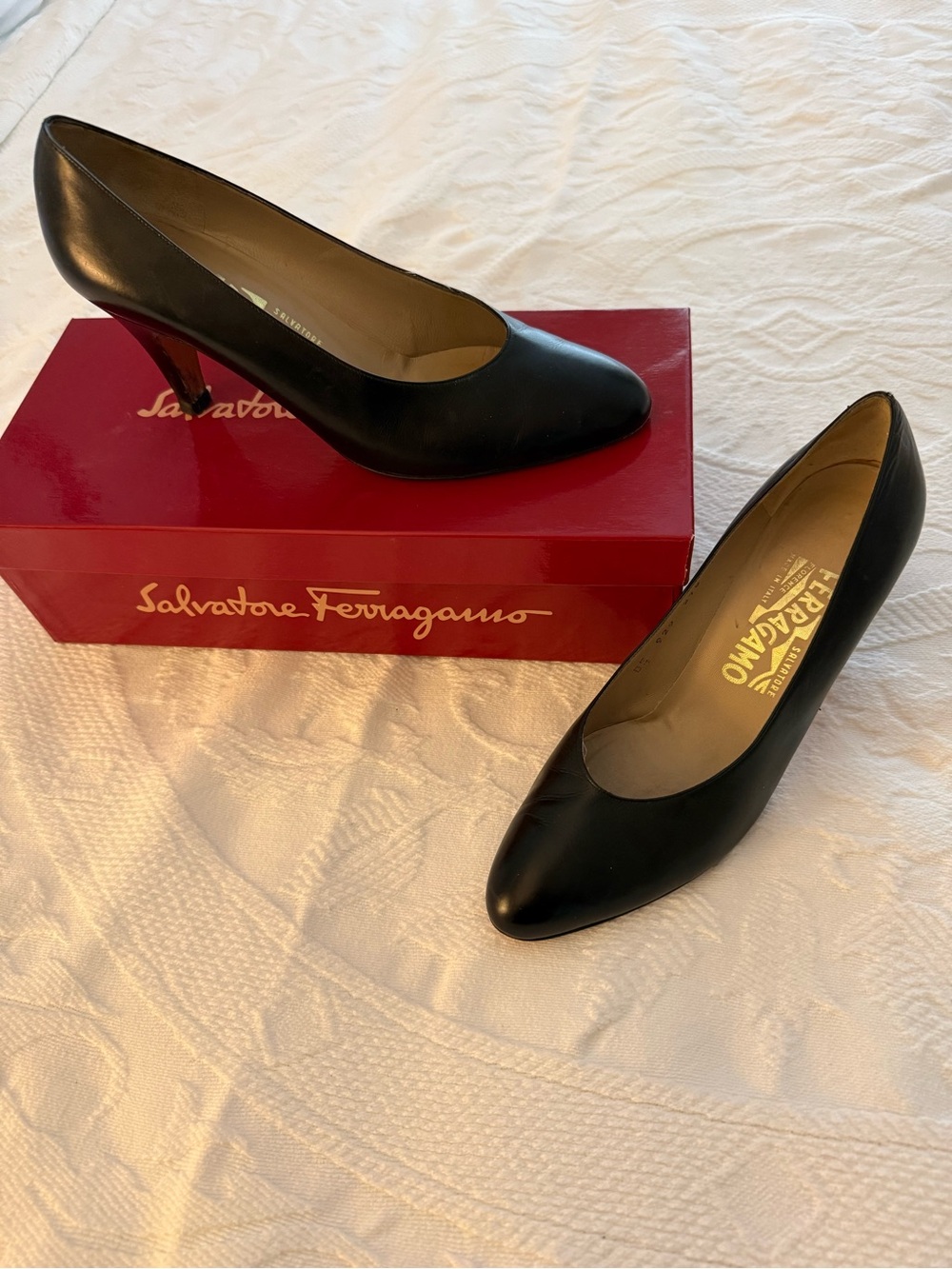 Salvatore Ferragamo Black Leather Pointed Toe Pumps WITH BOX!